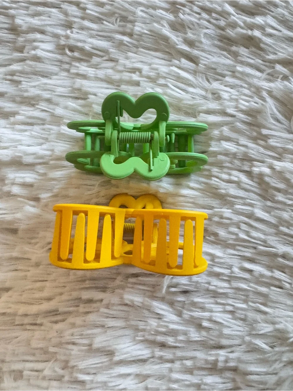 Hello kitty bows  Clips claw  - Yellow & Green set of 2